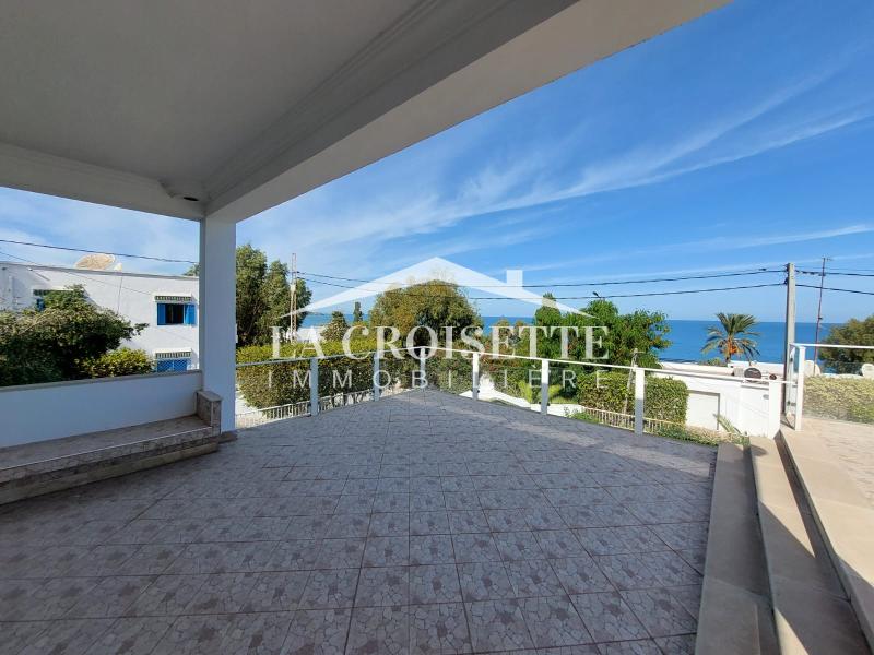 Villa S+5 vue sur mer avec piscine à La Marsa